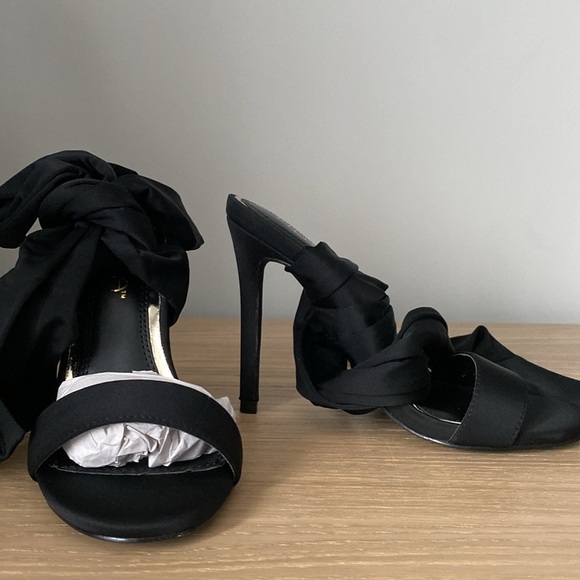 Tie up black dressy sandals - Picture 2 of 3